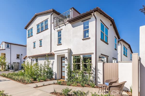 828 E Florista Lane