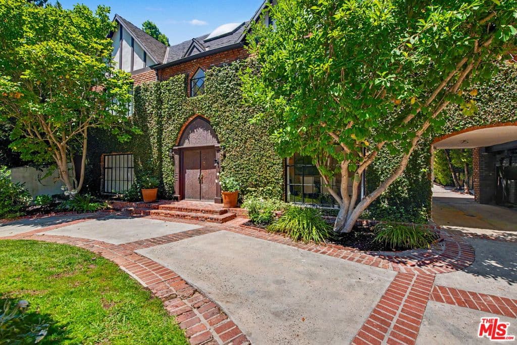 2411 Benedict Canyon Drive