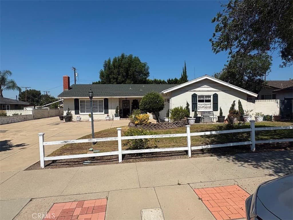 221 S Elwood