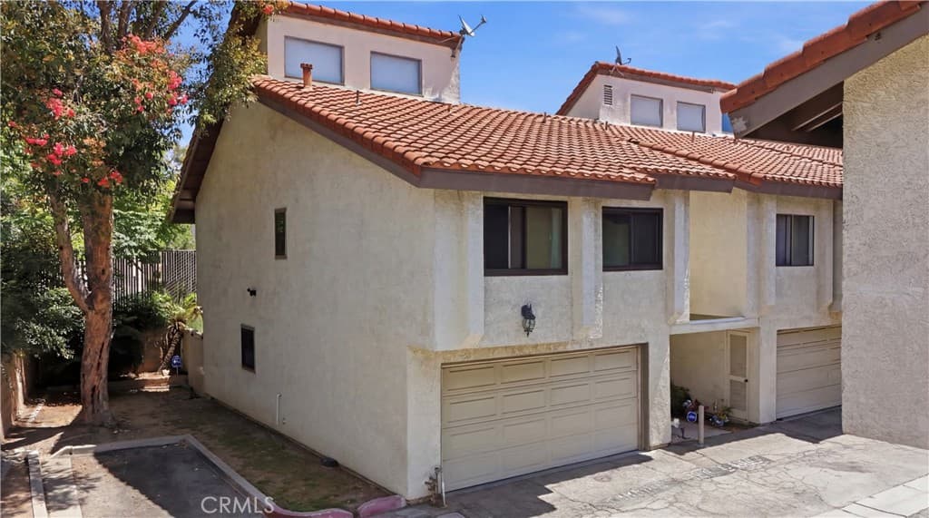 5577 Pioneer Boulevard 9
