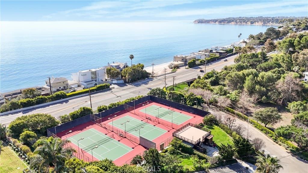 6377 Via Escondido