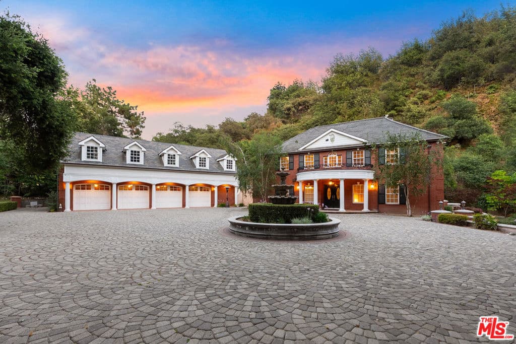 12 Woodlyn Lane