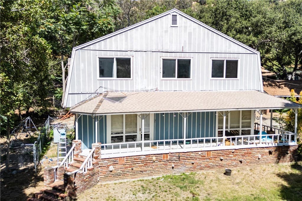 537 Cloverleaf Dr