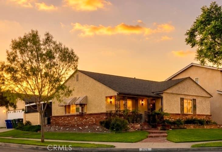 2528 Del Amo