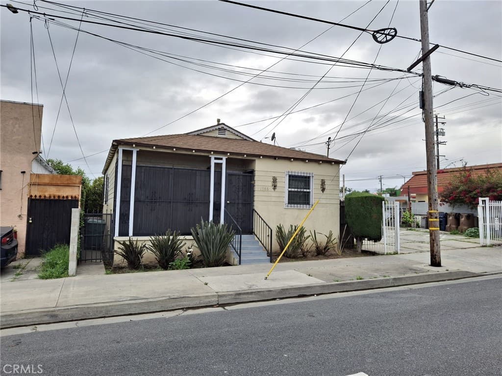 1346 W Century