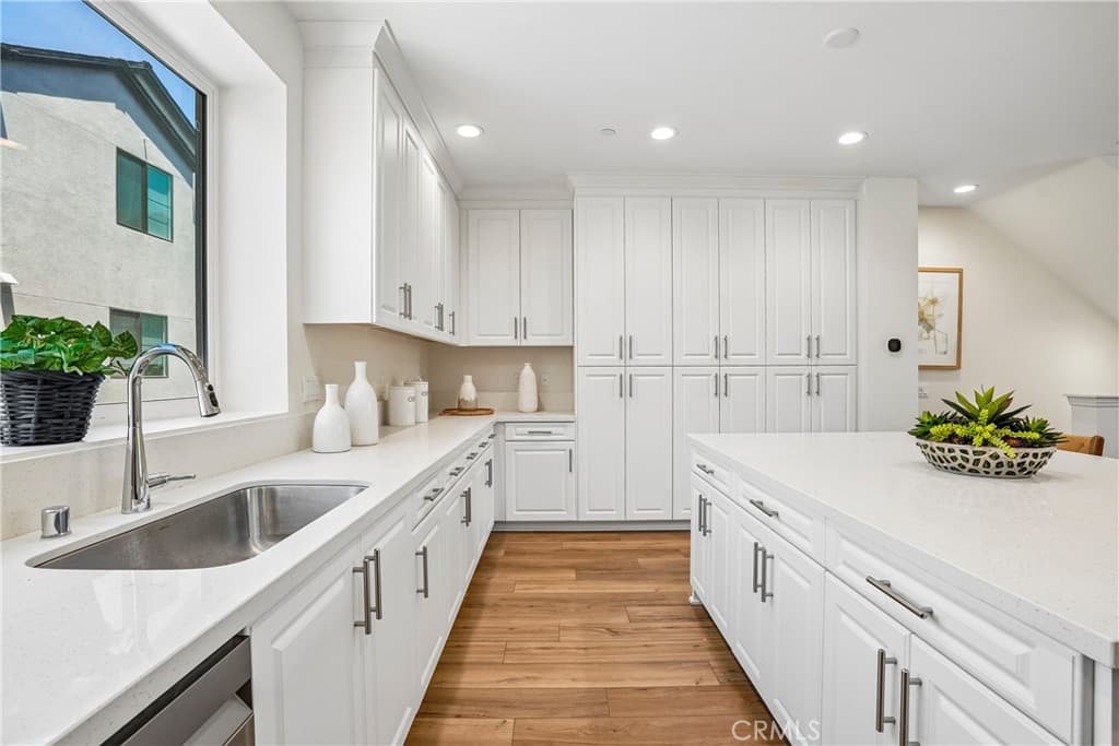 5876 Linden Ave Avenue 6