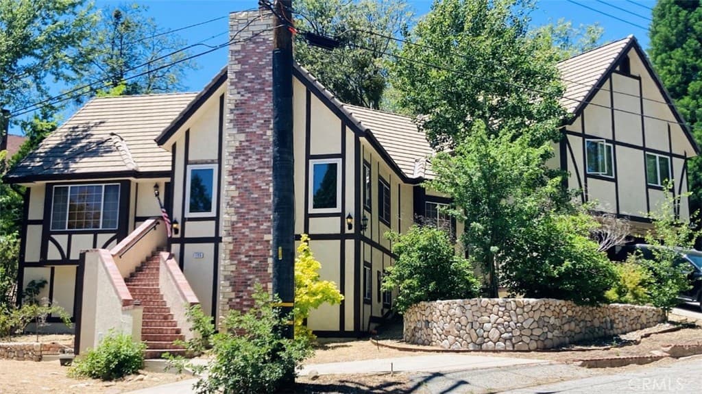 196 Hillcrest Court