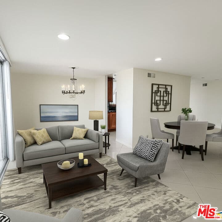 100 S Doheny Drive 920