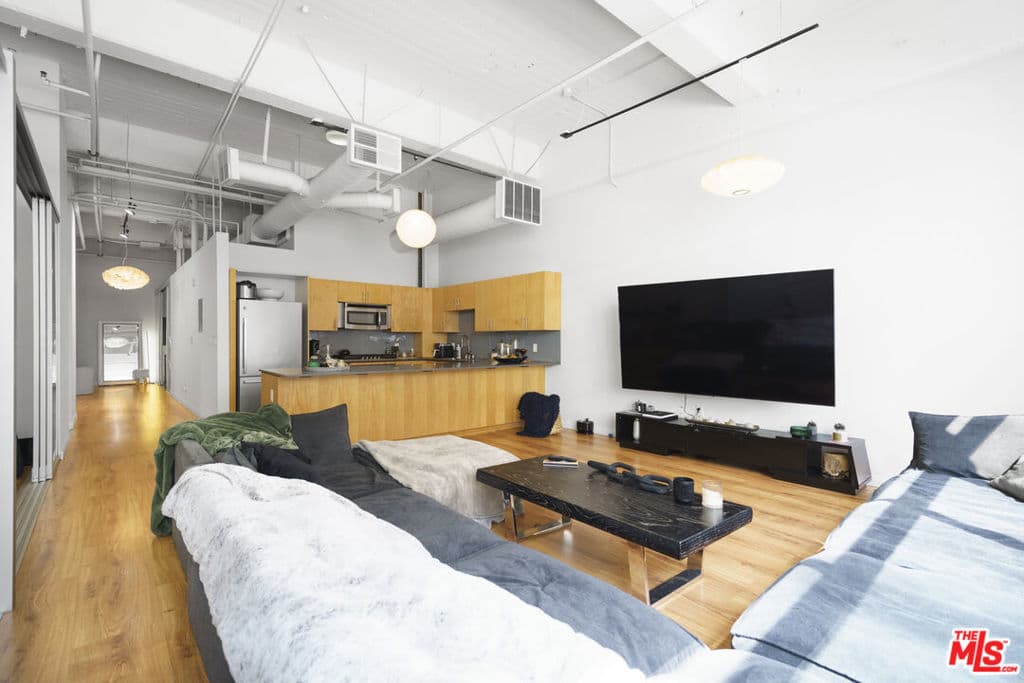 1130 S Flower Street 215