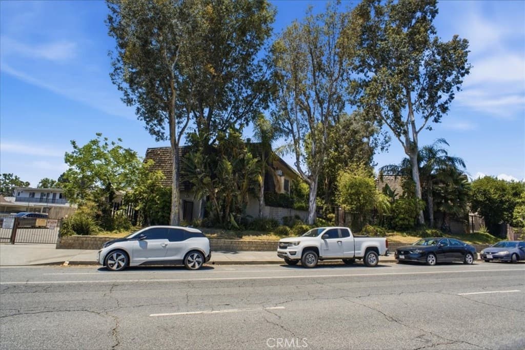 8641 Glenoaks Boulevard 225