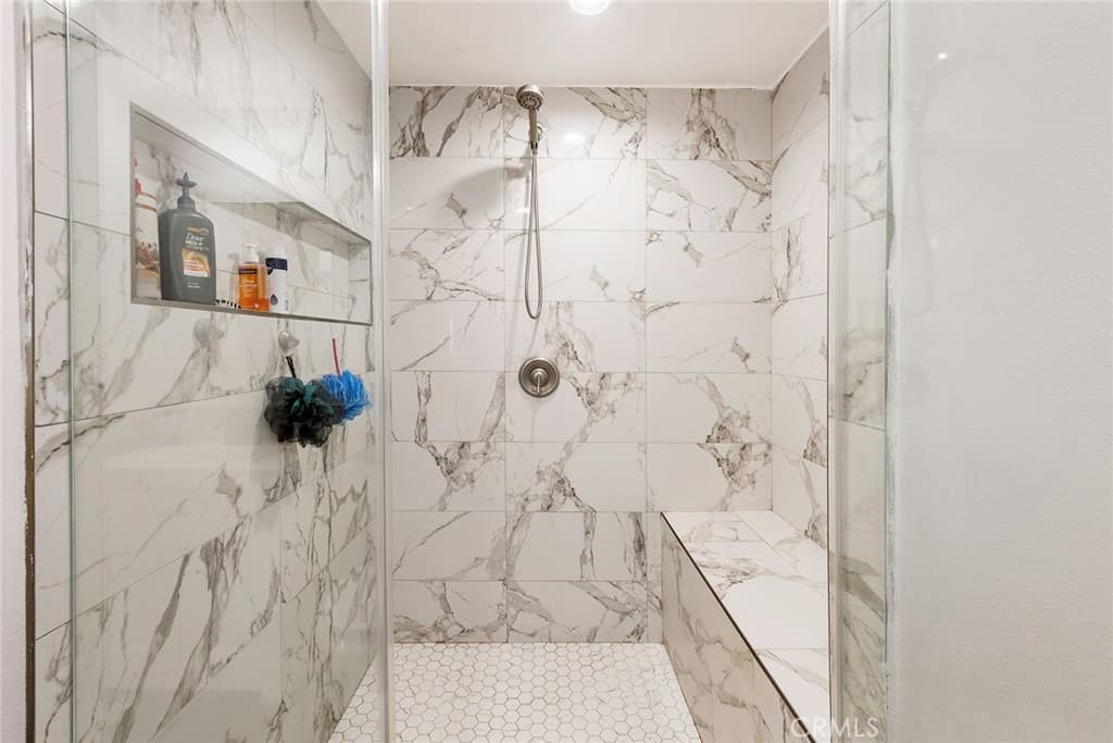 3565 Linden 208