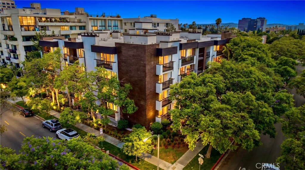 324 N Palm Drive 407