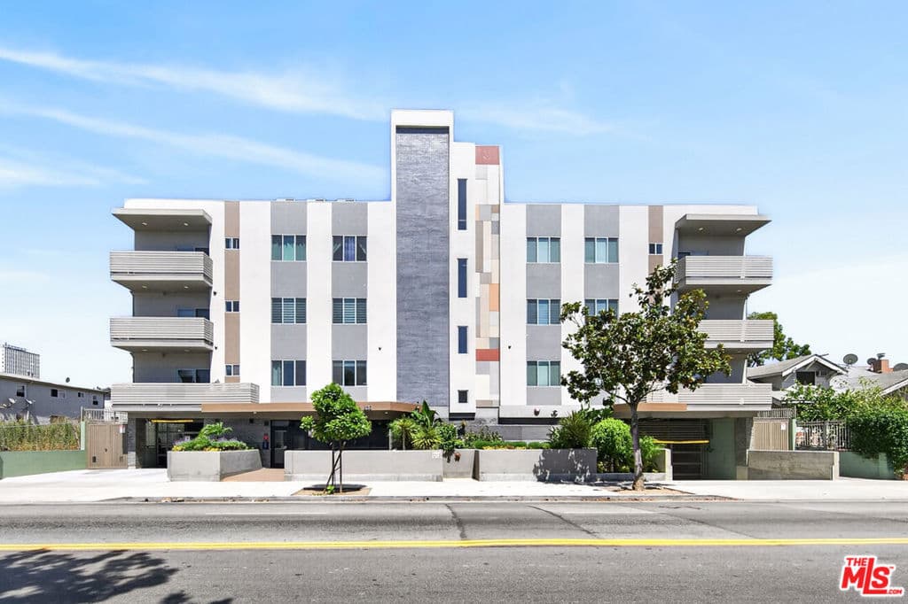 820 S Wilton Place 201