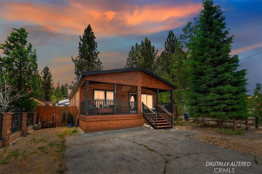 1106 W Country Club