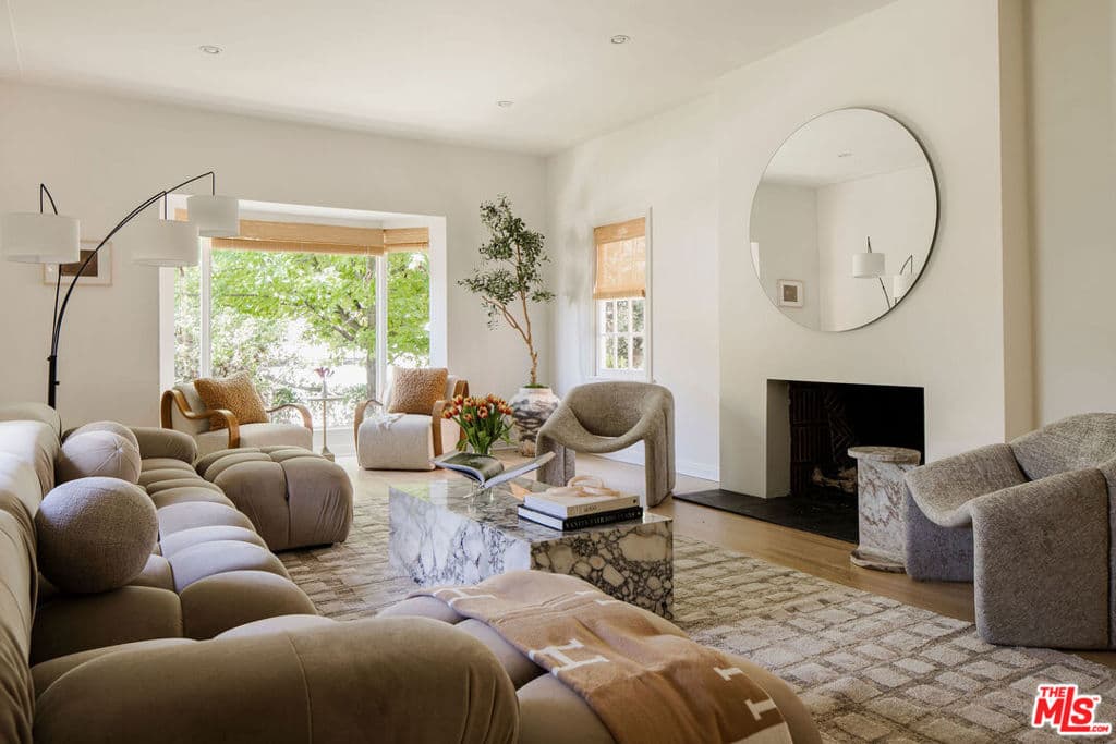 2518 Canyon Drive