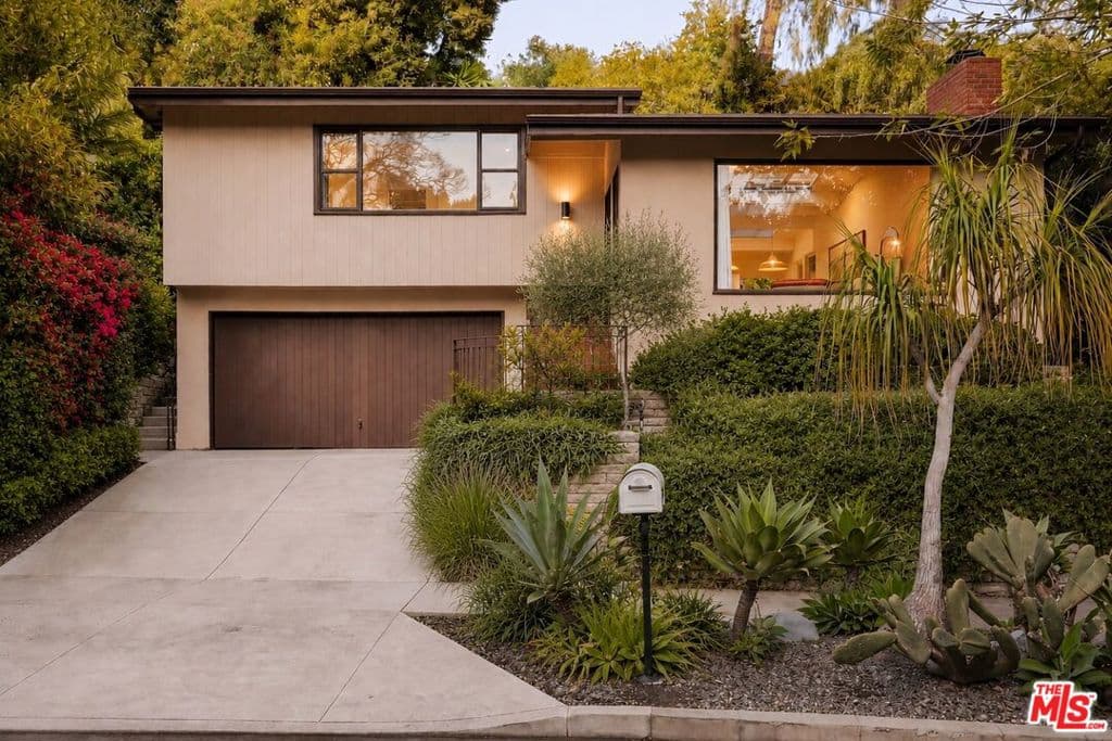 588 Dryad Road