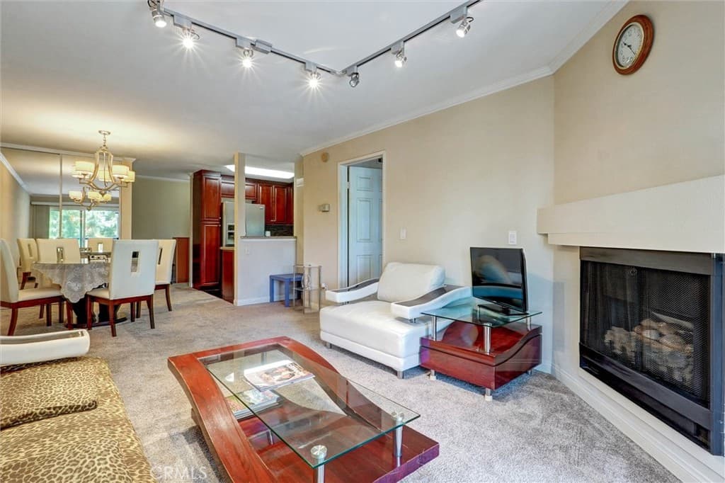 5545 Canoga Avenue 220