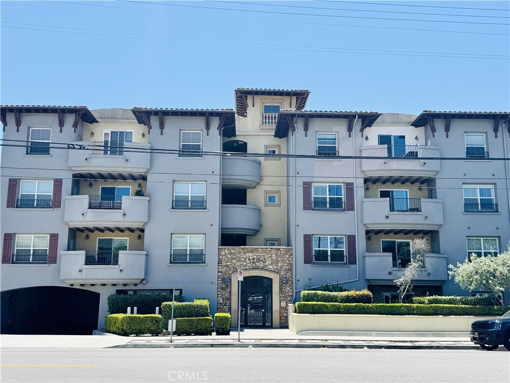 13200 Moorpark 203