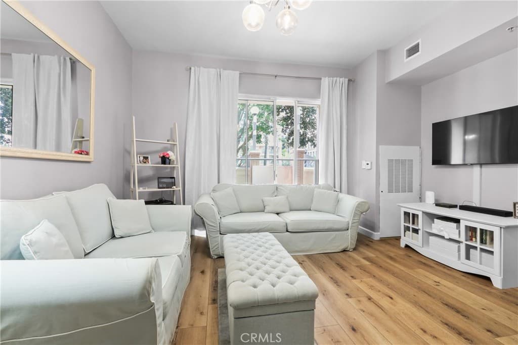 488 E Ocean Boulevard 105