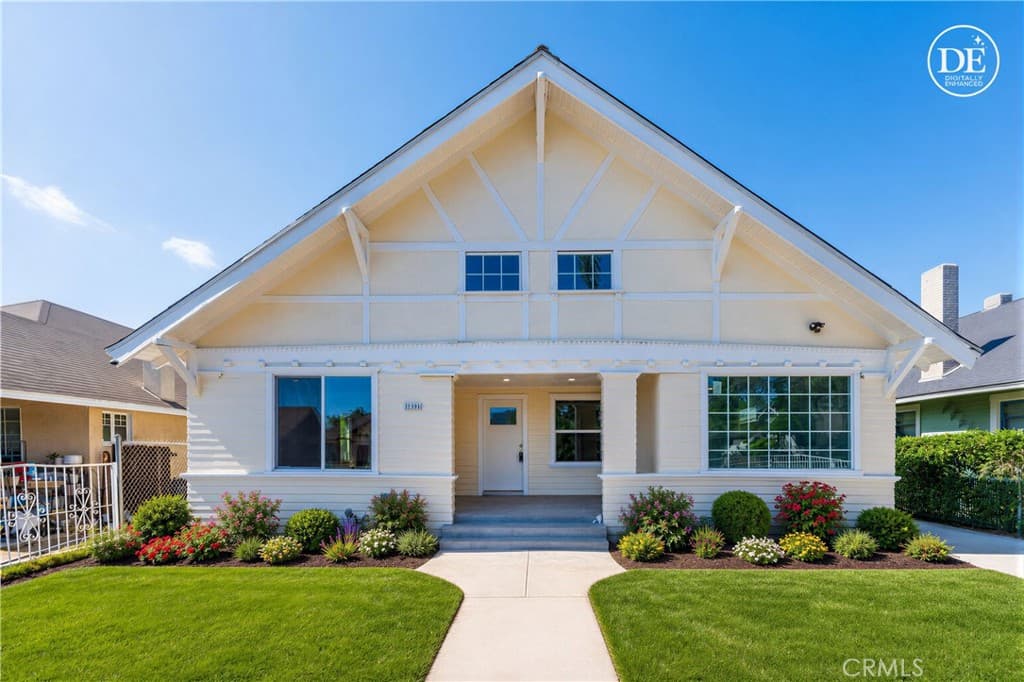 2041 W 29th Place