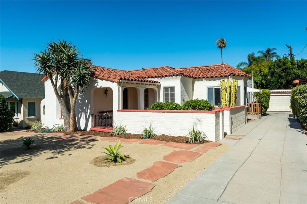 1157 N Isabel