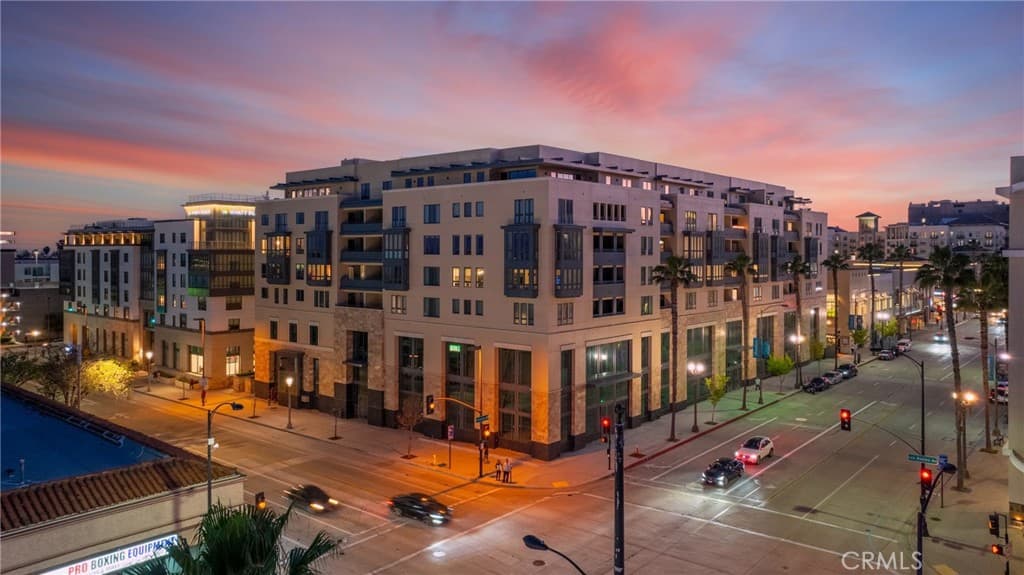 39 S Los Robles Avenue 6010