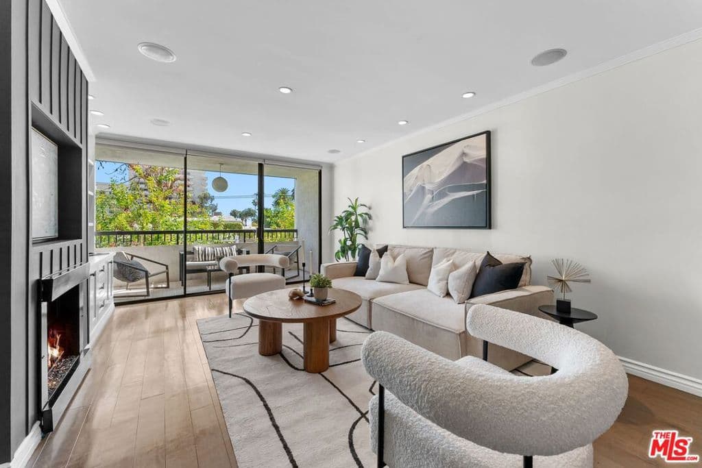 906 N Doheny Drive 311
