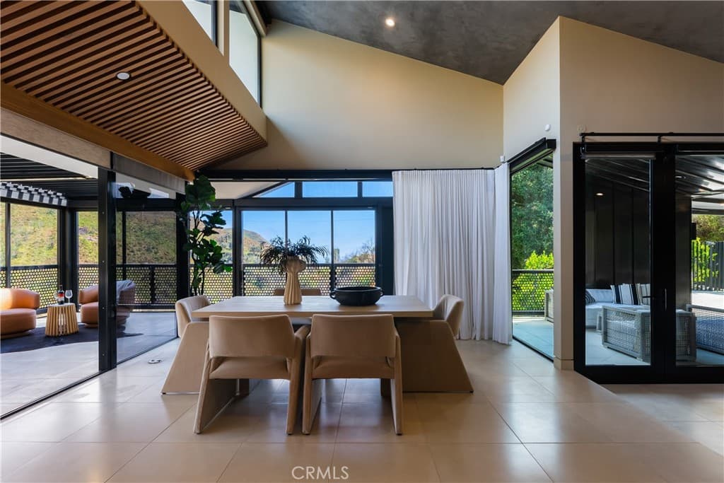 21656 Las Flores Heights