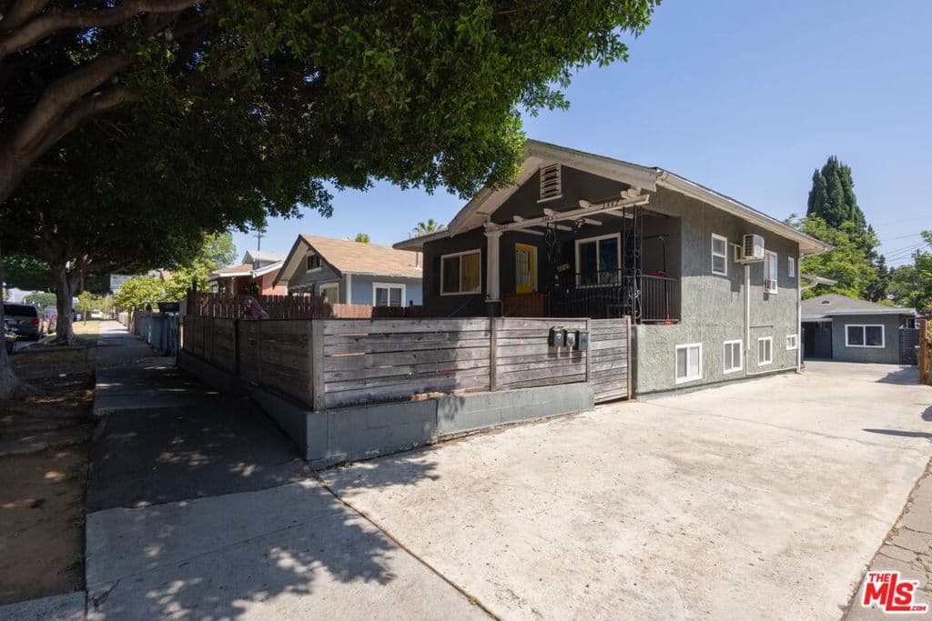 3445 E 4th Street
