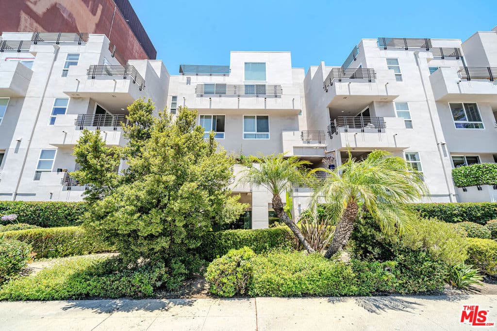 4925 Wilshire Boulevard 302