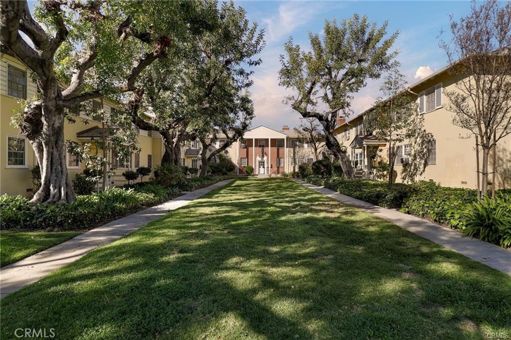 527 E Maple