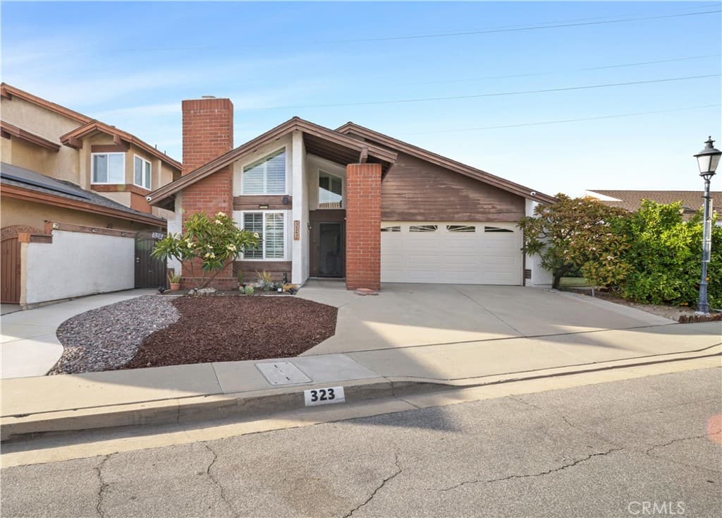 323 W Dawson Court