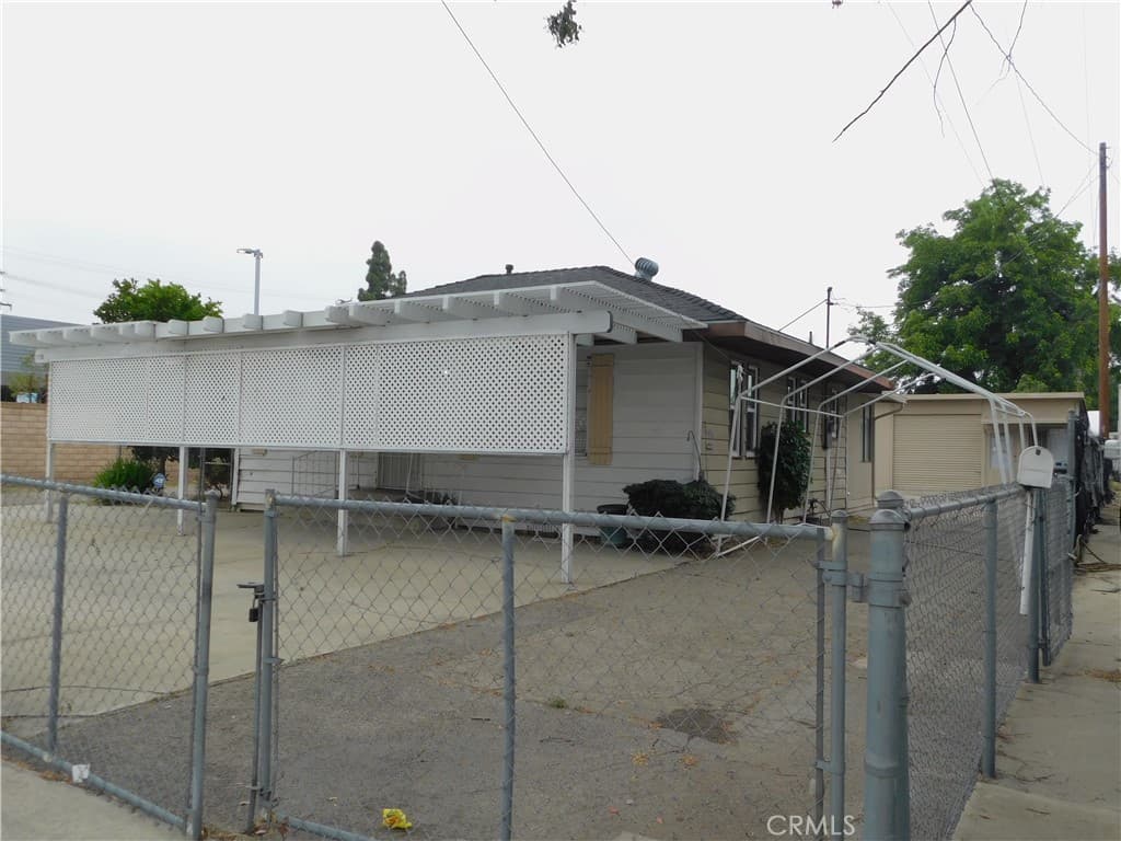 1119 E 4th Street