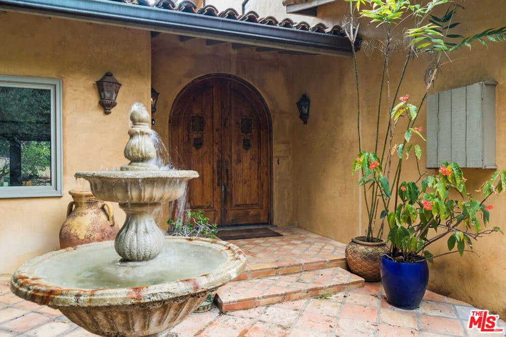 2695 La Cuesta Drive