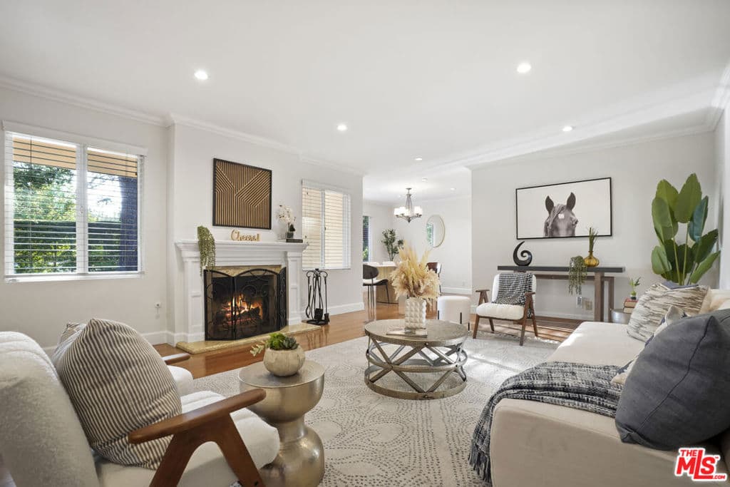 2452 N Altadena Drive