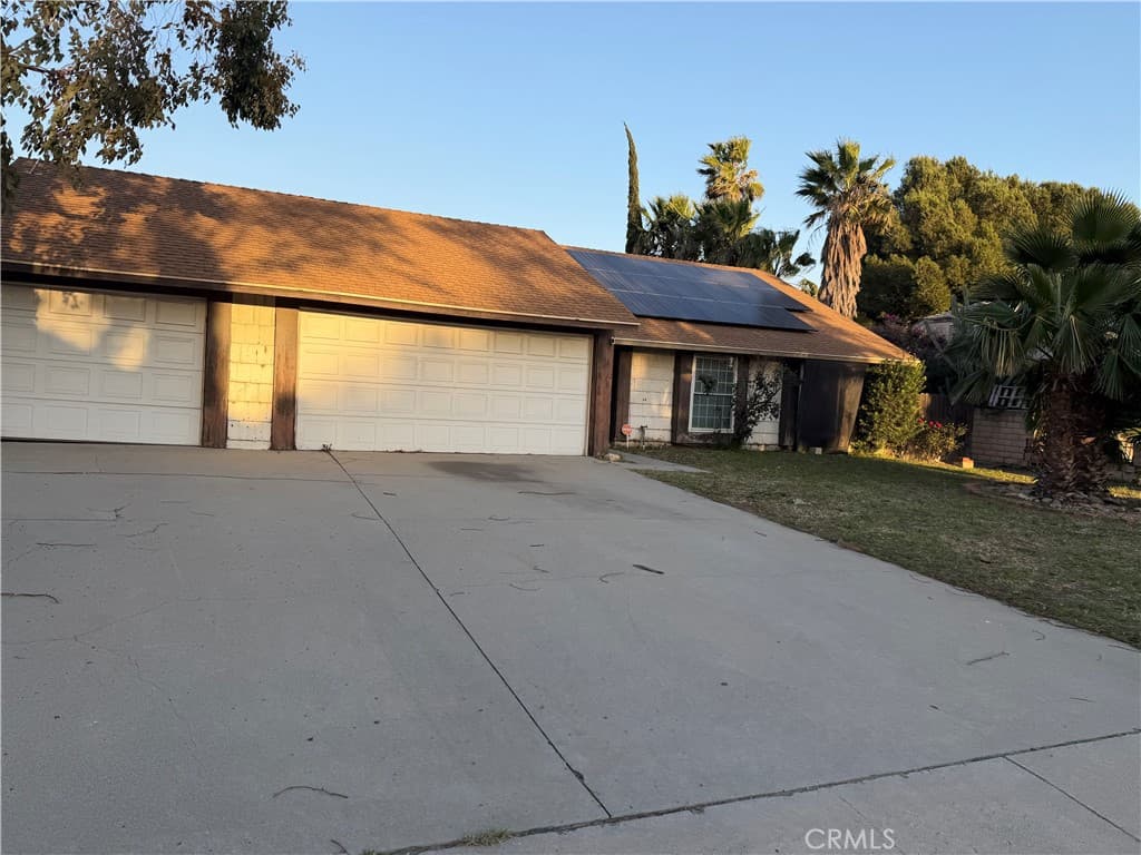 1159 N Wisteria Ave