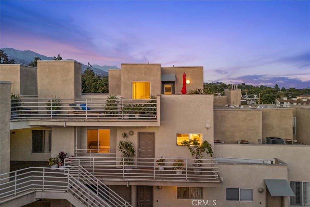 2905 Montrose Avenue 610
