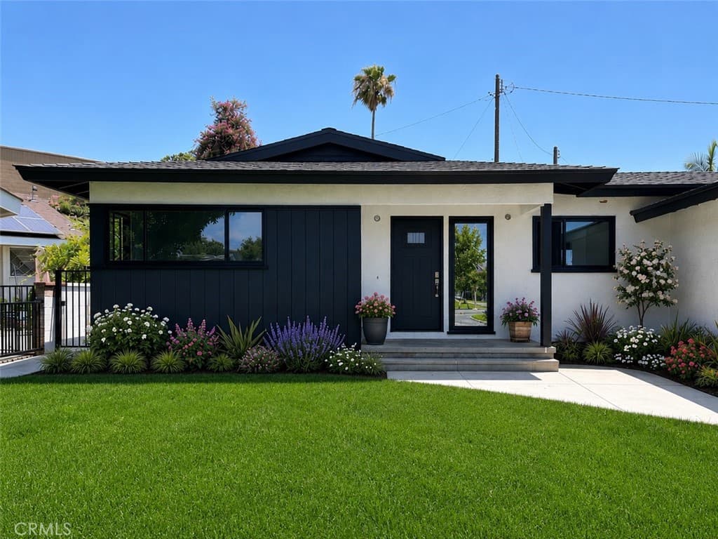 1814 N Studebaker