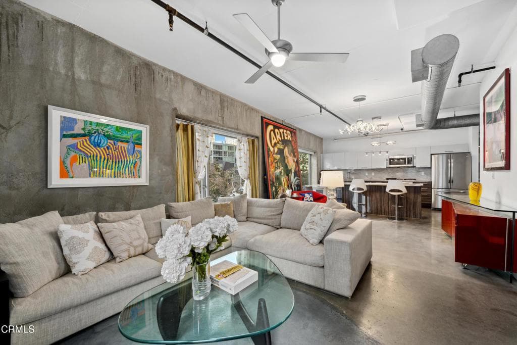 645 W 9th Street 200