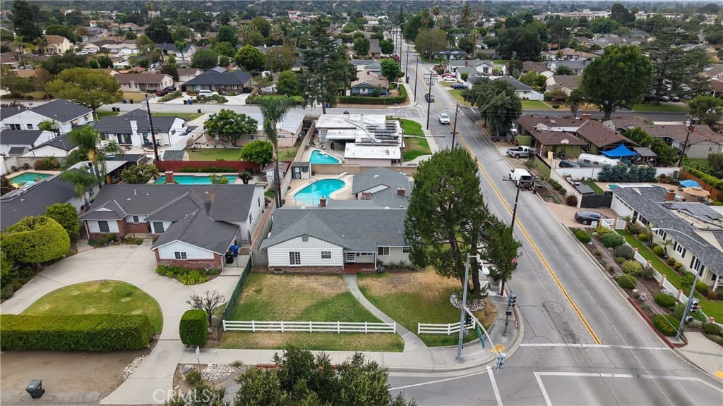 504 E Foothill