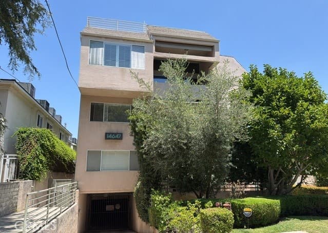 14647 Dickens 8