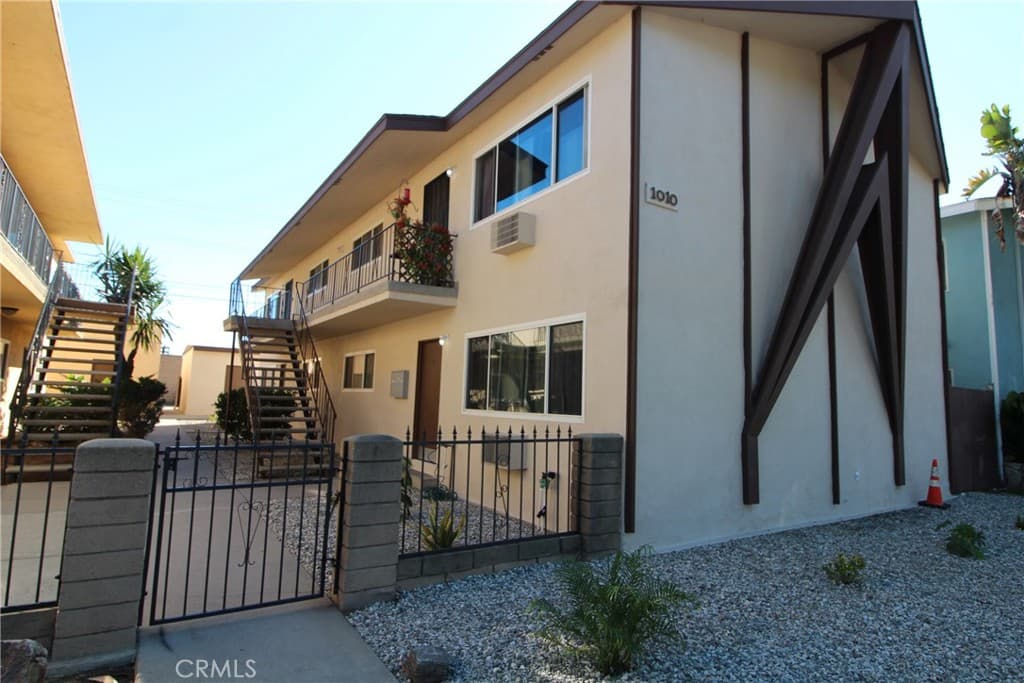 1010 E 32nd