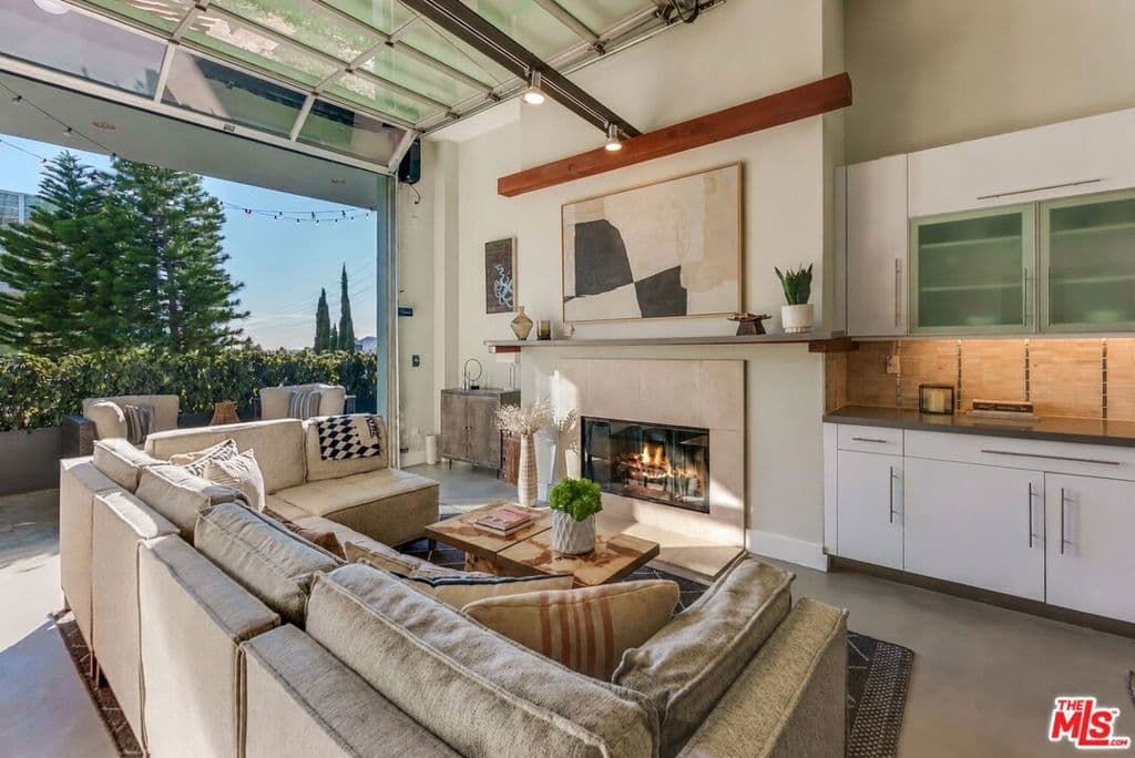 1152 N La Cienega Boulevard 201