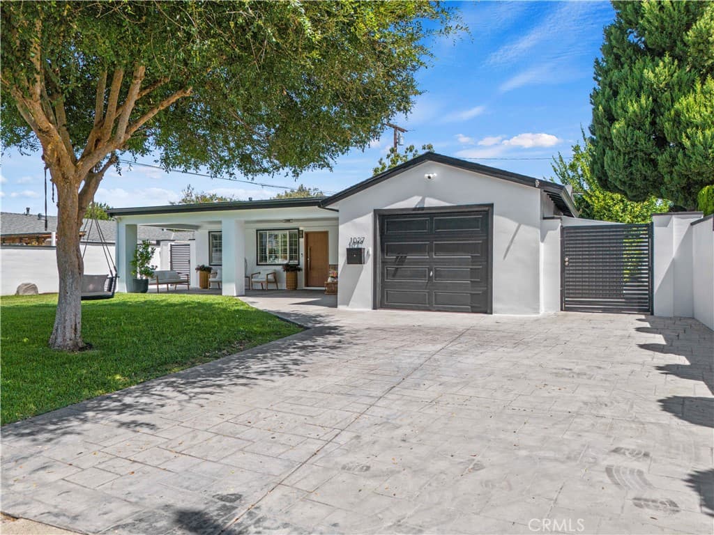 1027 W El Dorado