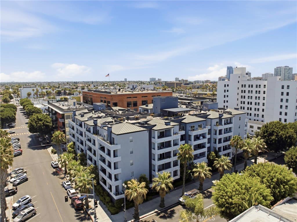 838 Pine 215