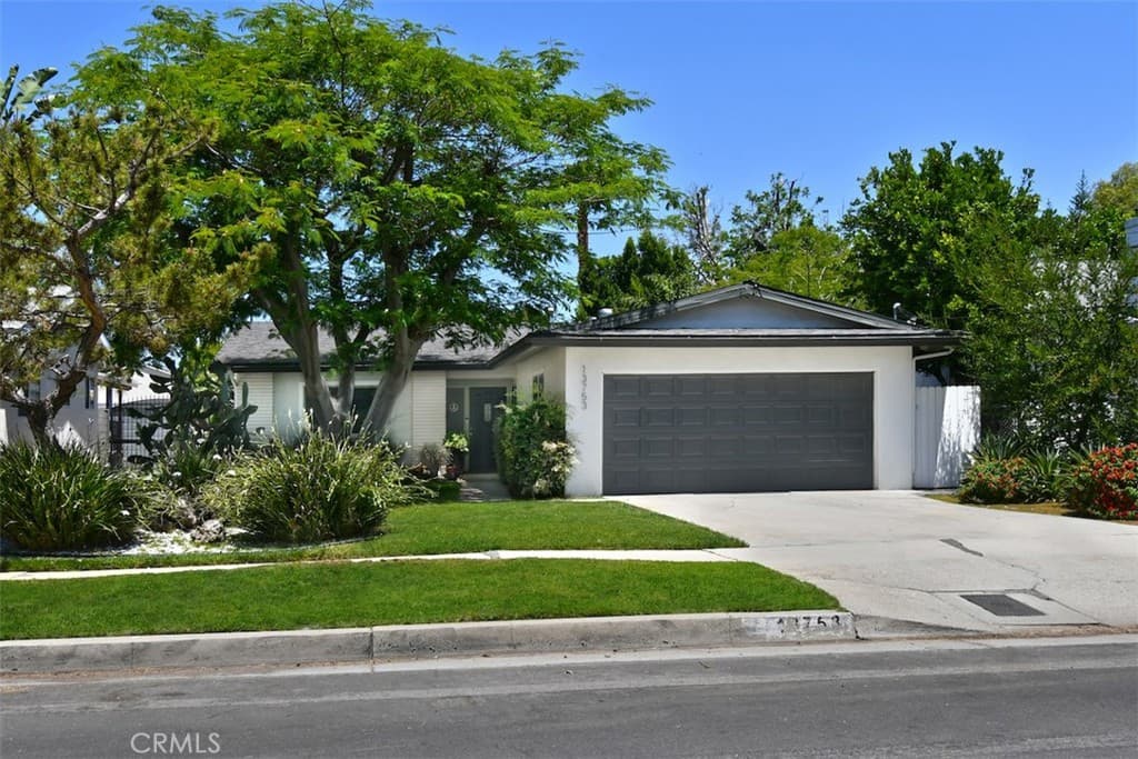 13753 Calvert