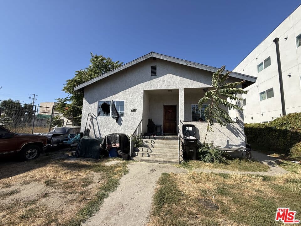 923 E 25th Street