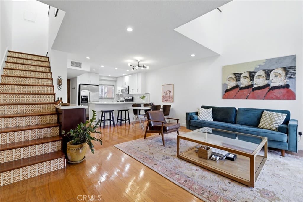 10926 Bluffside 25
