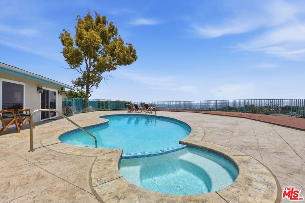 27138 Diamondhead Lane