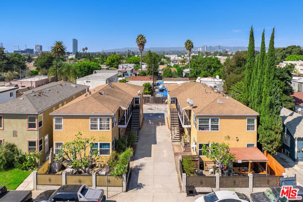 2747 S Redondo Boulevard